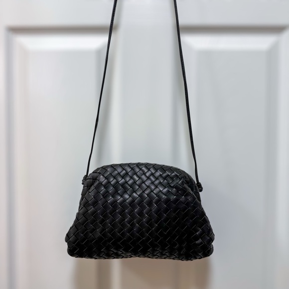 Quince Italian Leather Handwoven Pouch Crossbody Clutch | One Size | Black 👜✨ - Picture 9 of 14